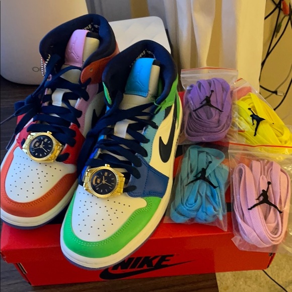 WMNS Air Jordan 1 Mid Fearless (Size 6w) - Picture 16 of 16